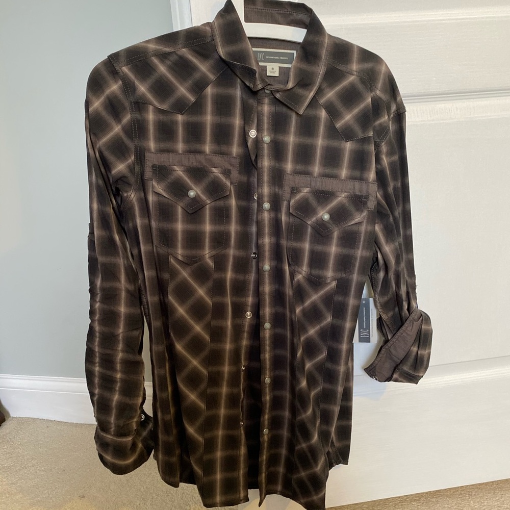 Men’s plaid long sleeves.